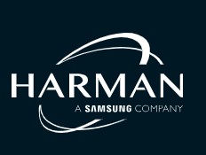 Das Bild zeigt das Logo von "HARMAN", einem Unternehmen, das zu Samsung gehört. Der Hintergrund ist in einem dunklen Farbton gehalten, was einen starken Kontrast zu den weißen Schriftzügen bietet. In der Mitte des Logos steht der Name "HARMAN" in großen, fettgedruckten Buchstaben. Die Schriftart ist modern und klar, was die Lesbarkeit fördert. Über dem Schriftzug verlaufen zwei geschwungene Linien, die dem Logo eine dynamische und elegante Note verleihen. Unter dem Namen "HARMAN" befindet sich der Zusatz "A SAMSUNG COMPANY", der in einer kleineren Schriftgröße und ebenfalls in Weiß gehalten ist. Dieser Zusatz verdeutlicht die Zugehörigkeit des Unternehmens zur Samsung-Gruppe.