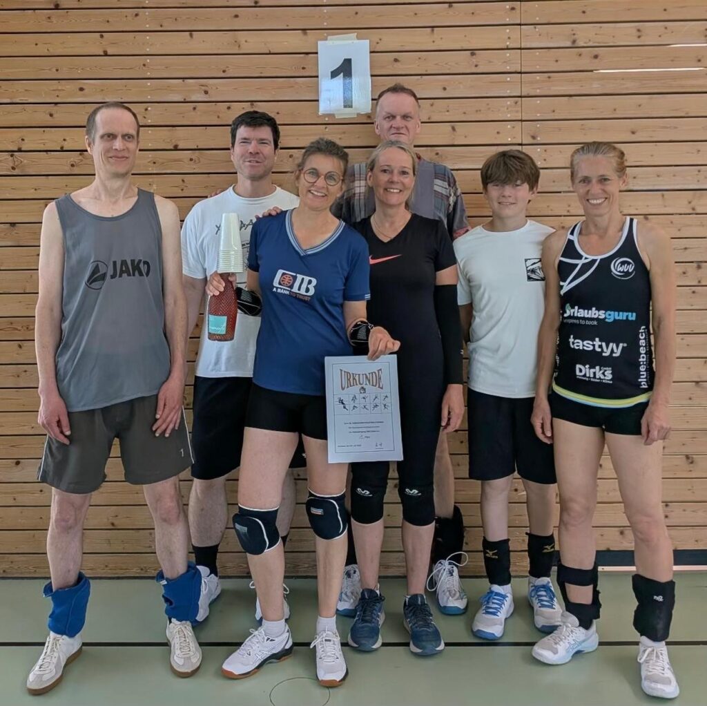 Siegerteam Gruppenbild Volleyballturnier