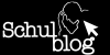 Das Bild zeigt das Logo eines Schulblogs auf schwarzem Hintergrund. Der Schriftzug "Schulblog" ist in weißer, klarer Schrift dargestellt. Über dem Wort "Schulblog" ist eine stilisierte, weiße Silhouette einer Person zu sehen, die nachdenklich mit einer Hand an den Kopf fasst. Neben der Silhouette befindet sich ein weißer Mauszeiger, der auf die Silhouette zeigt. Die Gestaltung ist einfach und modern, was auf eine digitale Plattform für schulische Themen hinweist.